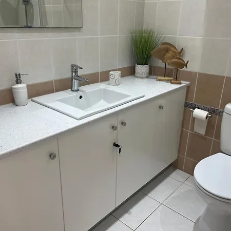 Tranquil Retreat - Cozy 2br House בית נופש *