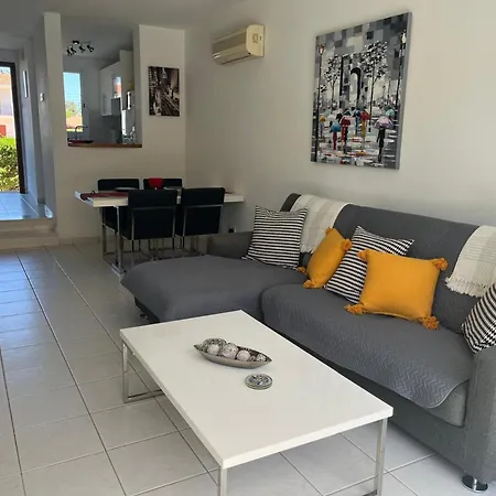 Tranquil Retreat - Cozy 2br House בית נופש